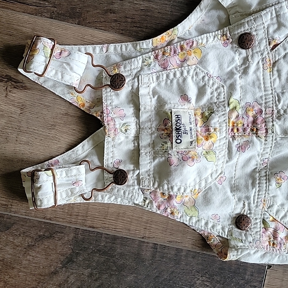 OshKosh B'gosh Infant girls overall shorts. Size 6 months. New without tags.